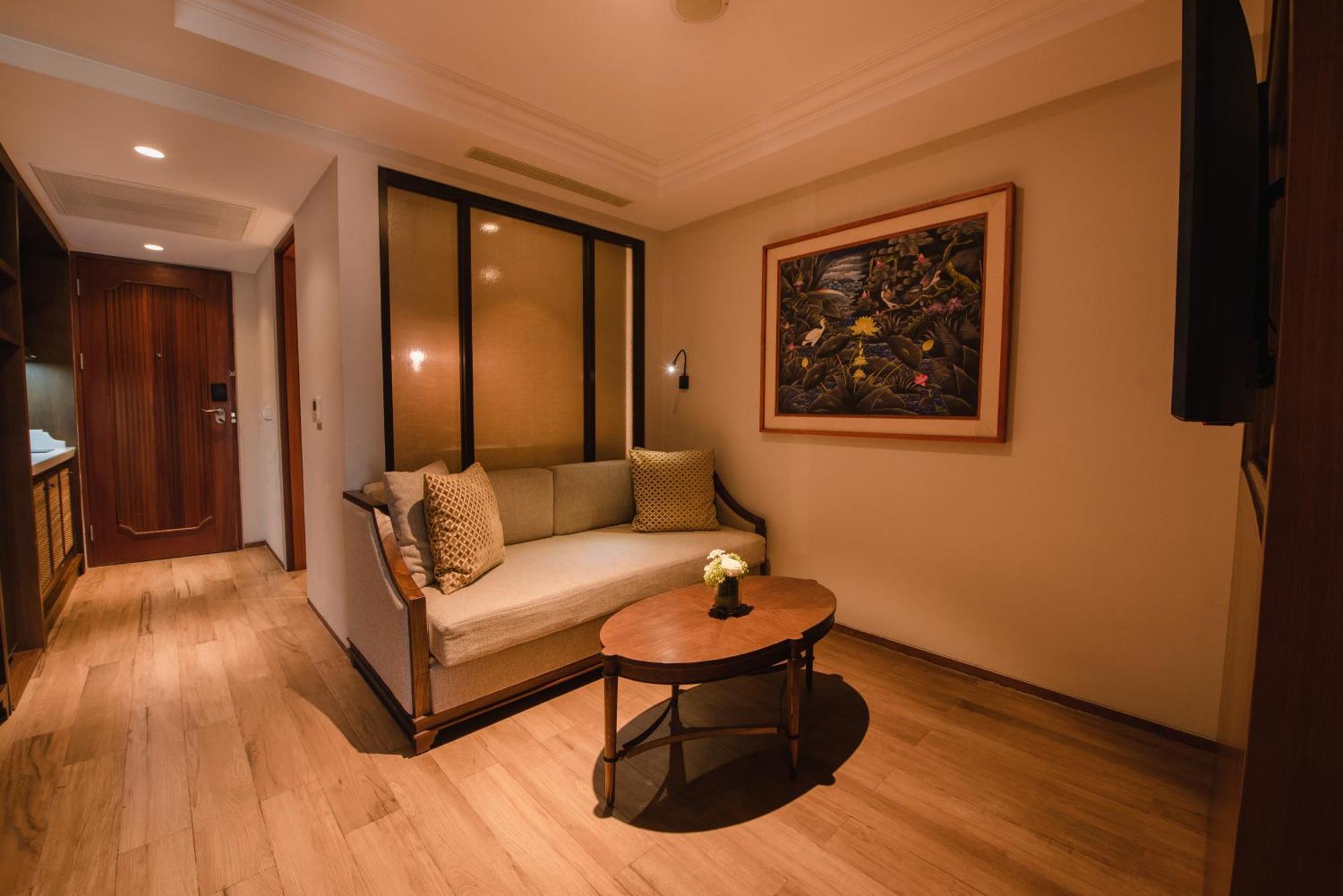 Ramayana Suites And Resort Kuta Lombok Exterior foto A suite at the hotel