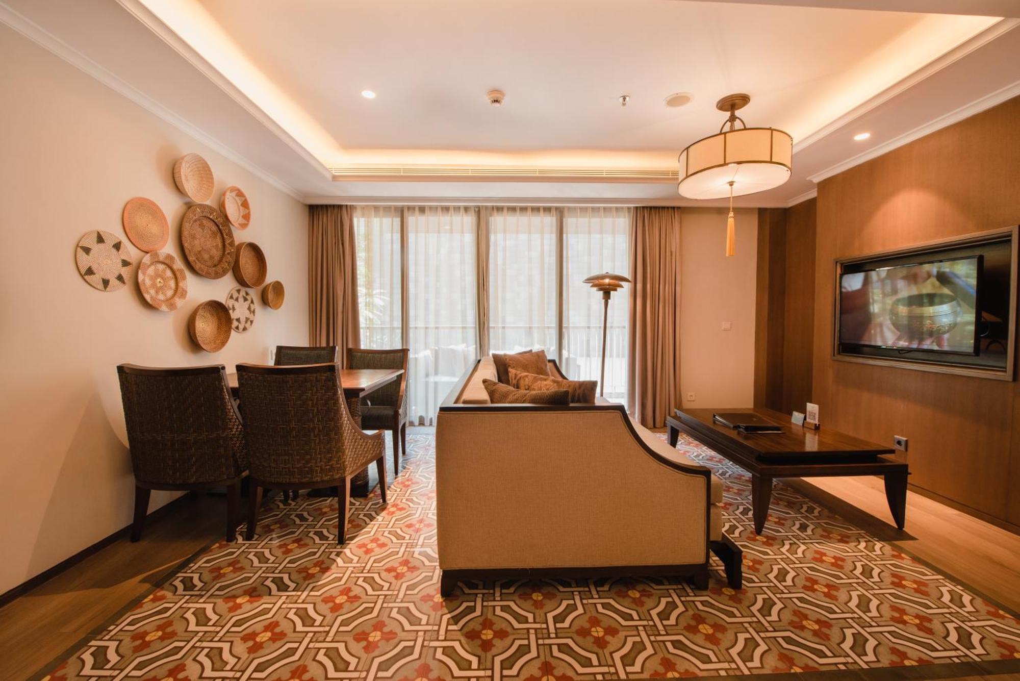 Ramayana Suites And Resort Kuta Lombok Exterior foto A living room at the hotel
