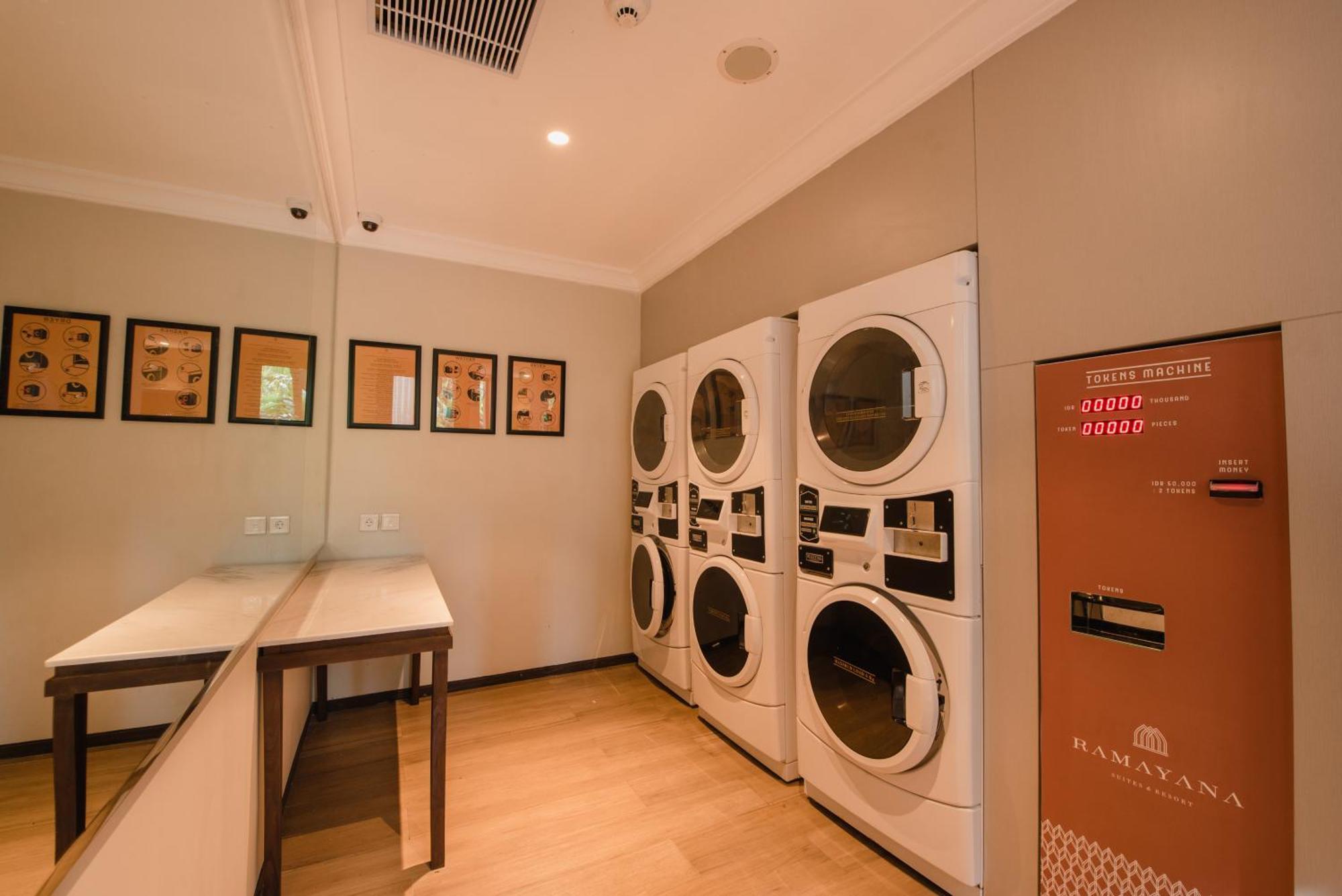 Ramayana Suites And Resort Kuta Lombok Exterior foto Laundry facilities at the hotel