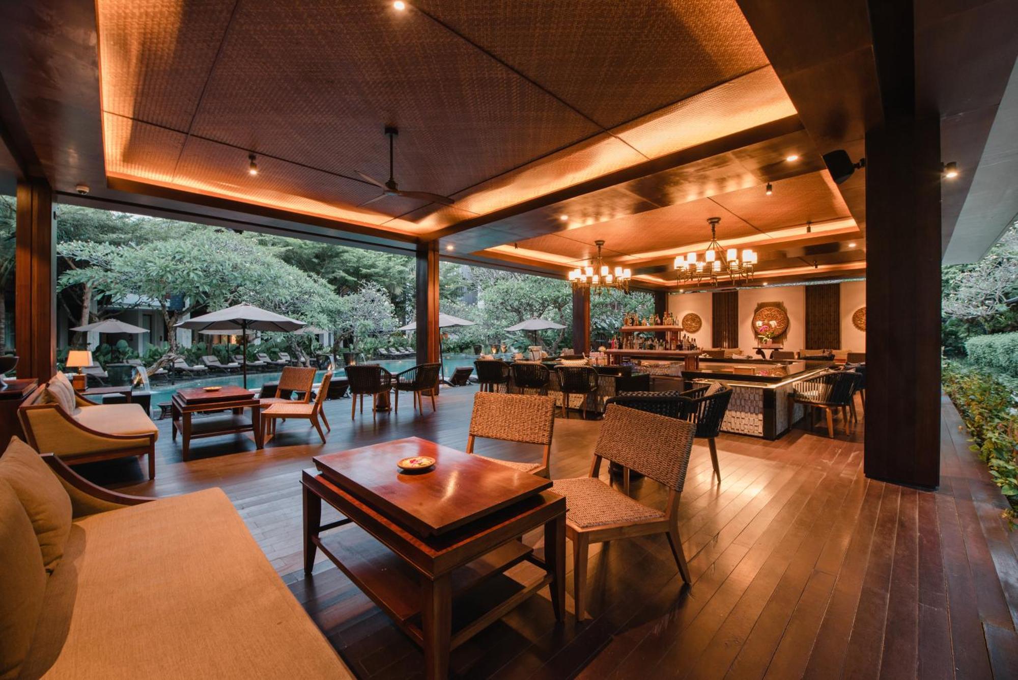 Ramayana Suites And Resort Kuta Lombok Exterior foto The restaurant at the resort