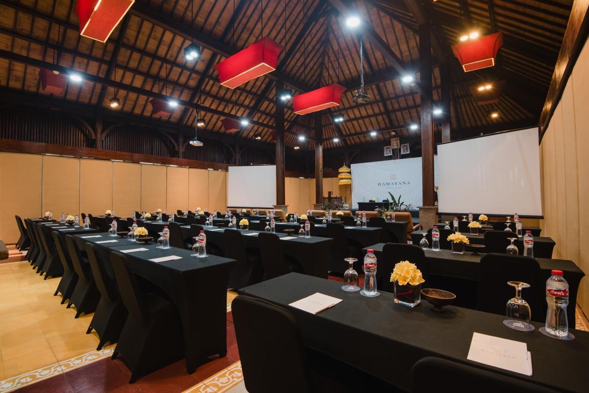 Ramayana Suites And Resort Kuta Lombok Exterior foto The meeting room
