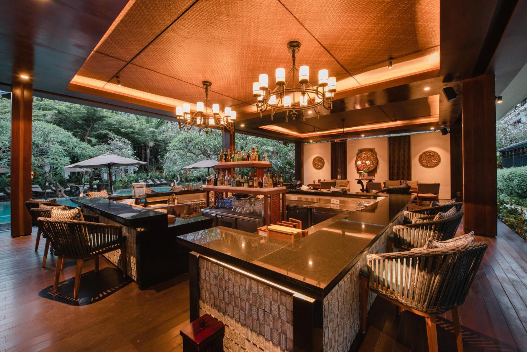 Ramayana Suites And Resort Kuta Lombok Exterior foto The interior of the restaurant