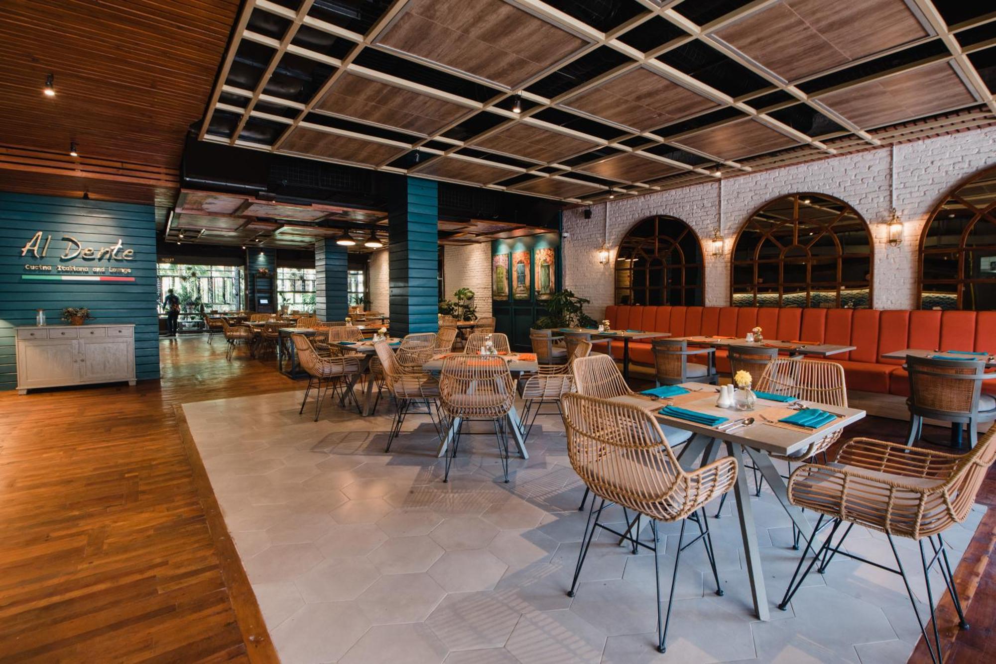Ramayana Suites And Resort Kuta Lombok Exterior foto The interior of the restaurant