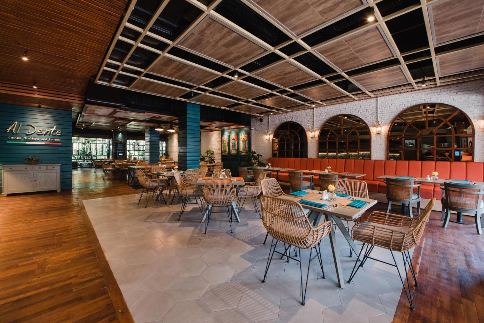 Ramayana Suites And Resort Kuta Lombok Exterior foto The interior of the restaurant