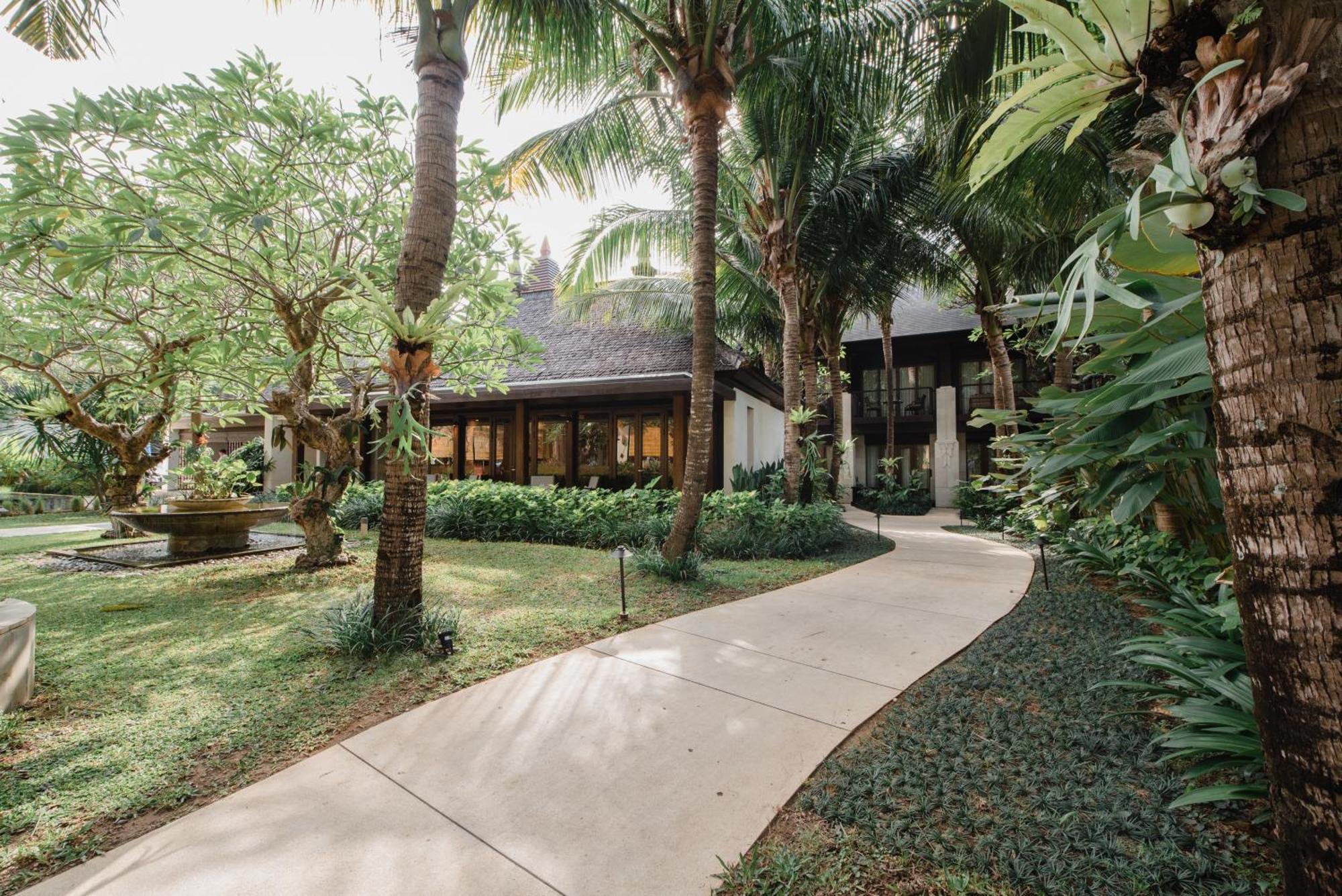 Ramayana Suites And Resort Kuta Lombok Exterior foto The Banyan Tree Spa at the Banyan Tree Hotel, Phuket, Thailand