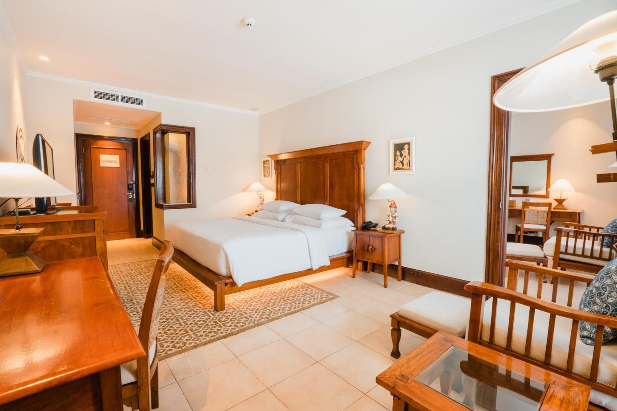 Ramayana Suites And Resort Kuta Lombok Exterior foto A room at the Taj Bengal