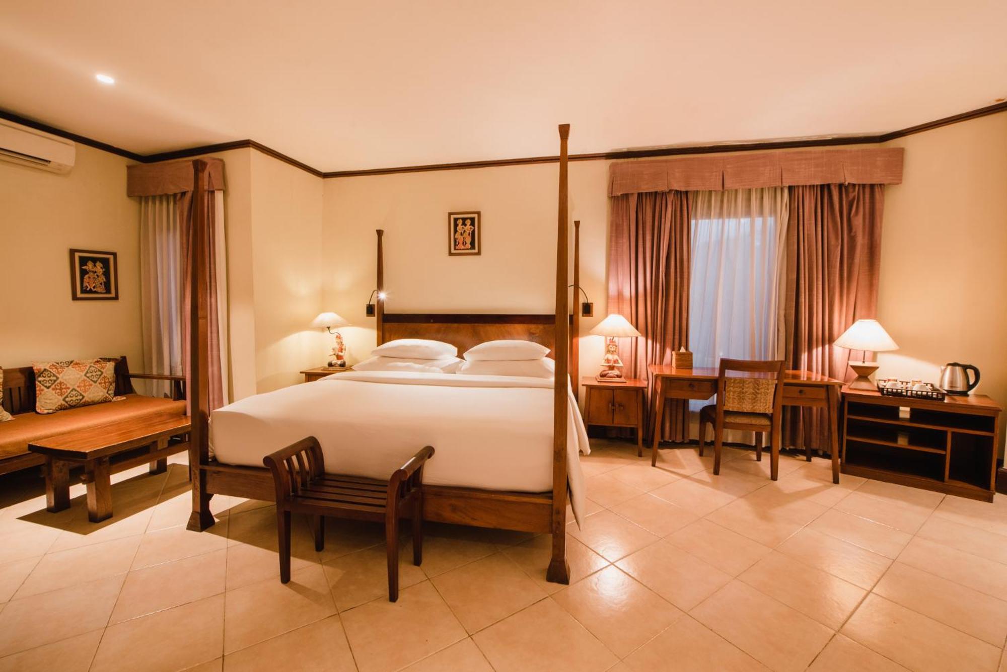 Ramayana Suites And Resort Kuta Lombok Exterior foto A room at the hotel