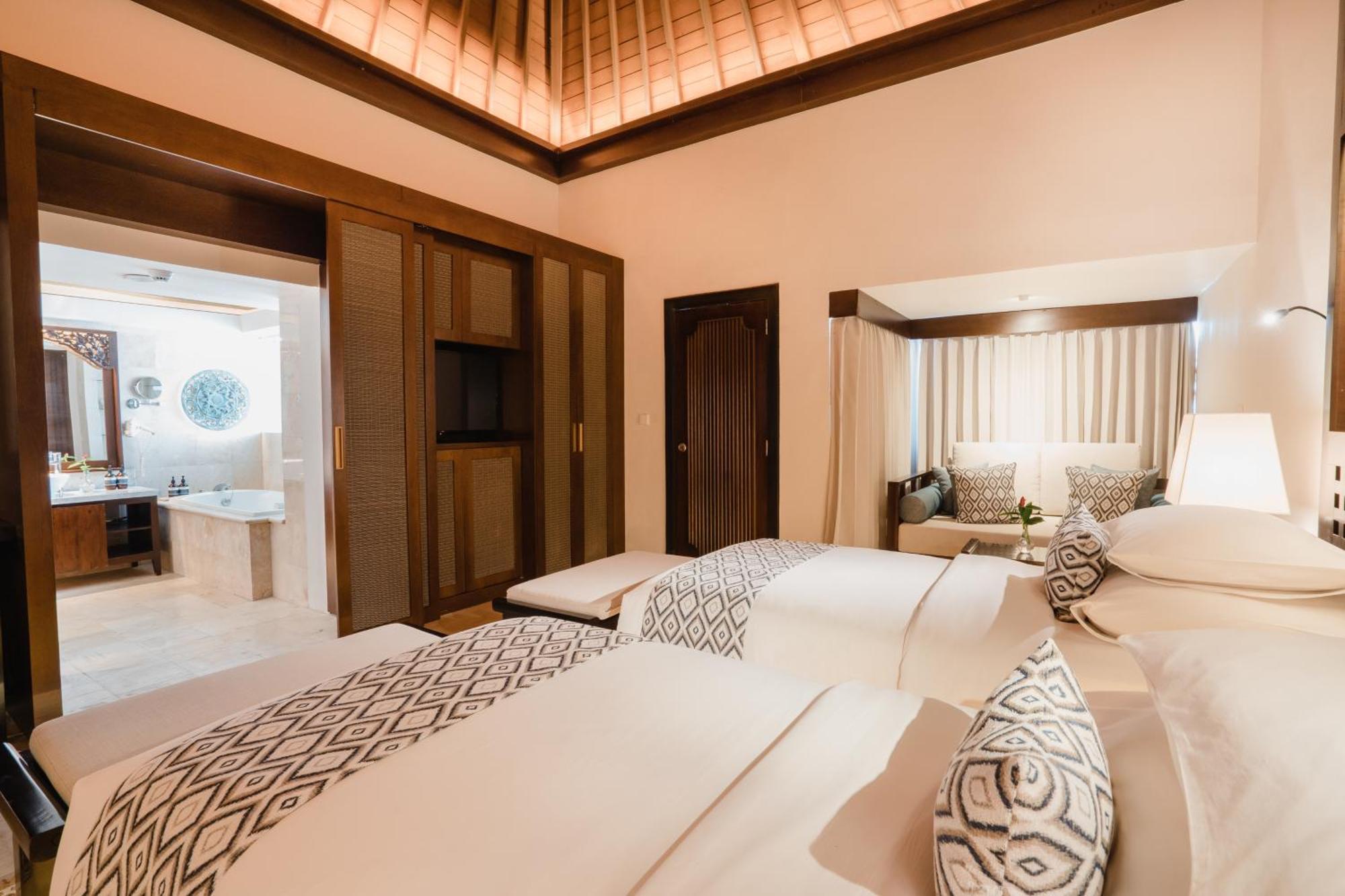 Ramayana Suites And Resort Kuta Lombok Exterior foto A bedroom at the resort