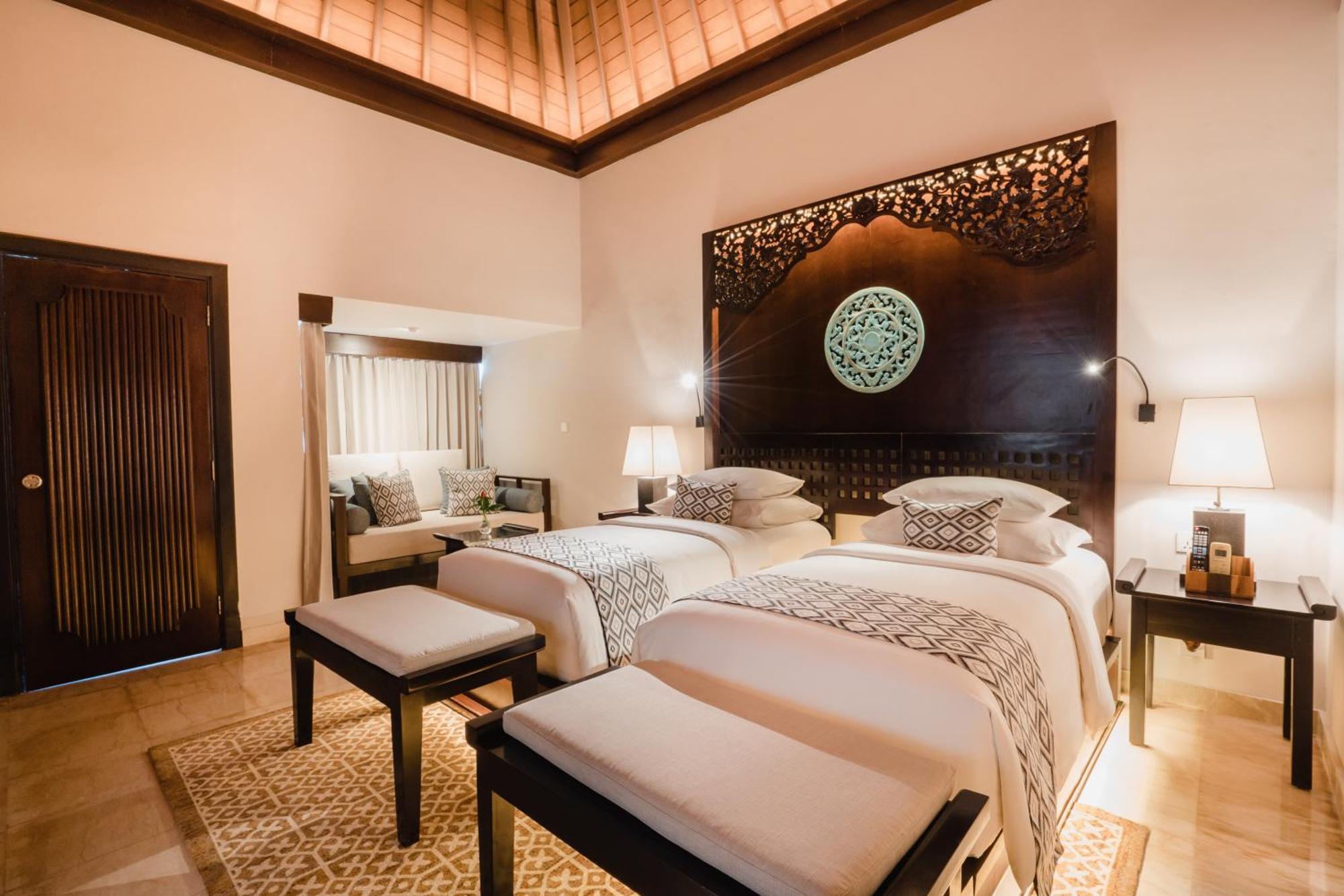 Ramayana Suites And Resort Kuta Lombok Exterior foto A bedroom at the resort